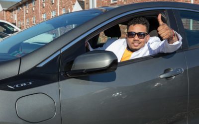 UFCW member in a car gives a thumbs up